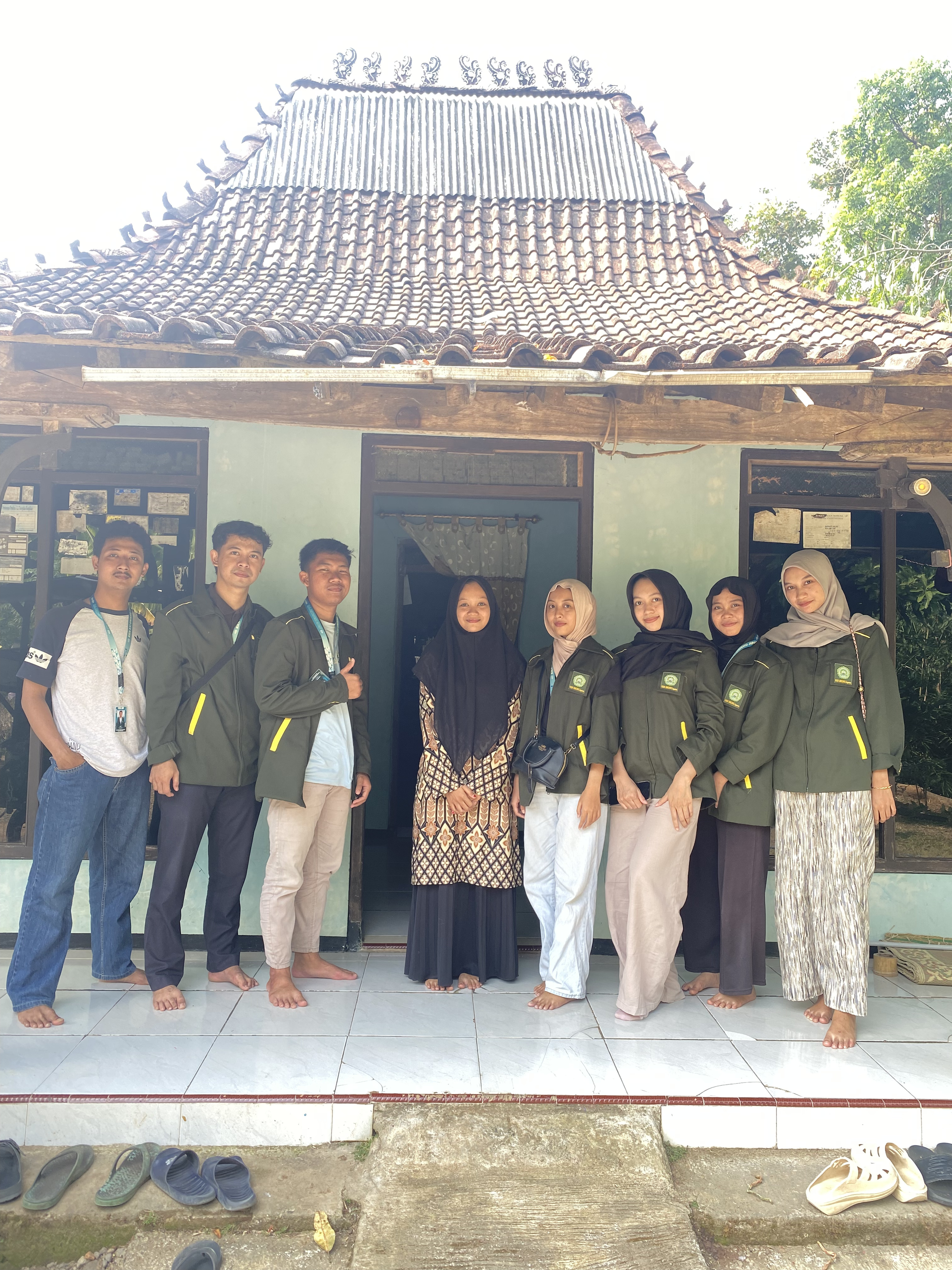 Survei UMKM Qoni' Snack & Cake Upaya Mendukung Pengembangan Usaha di Desa Rajekwesi