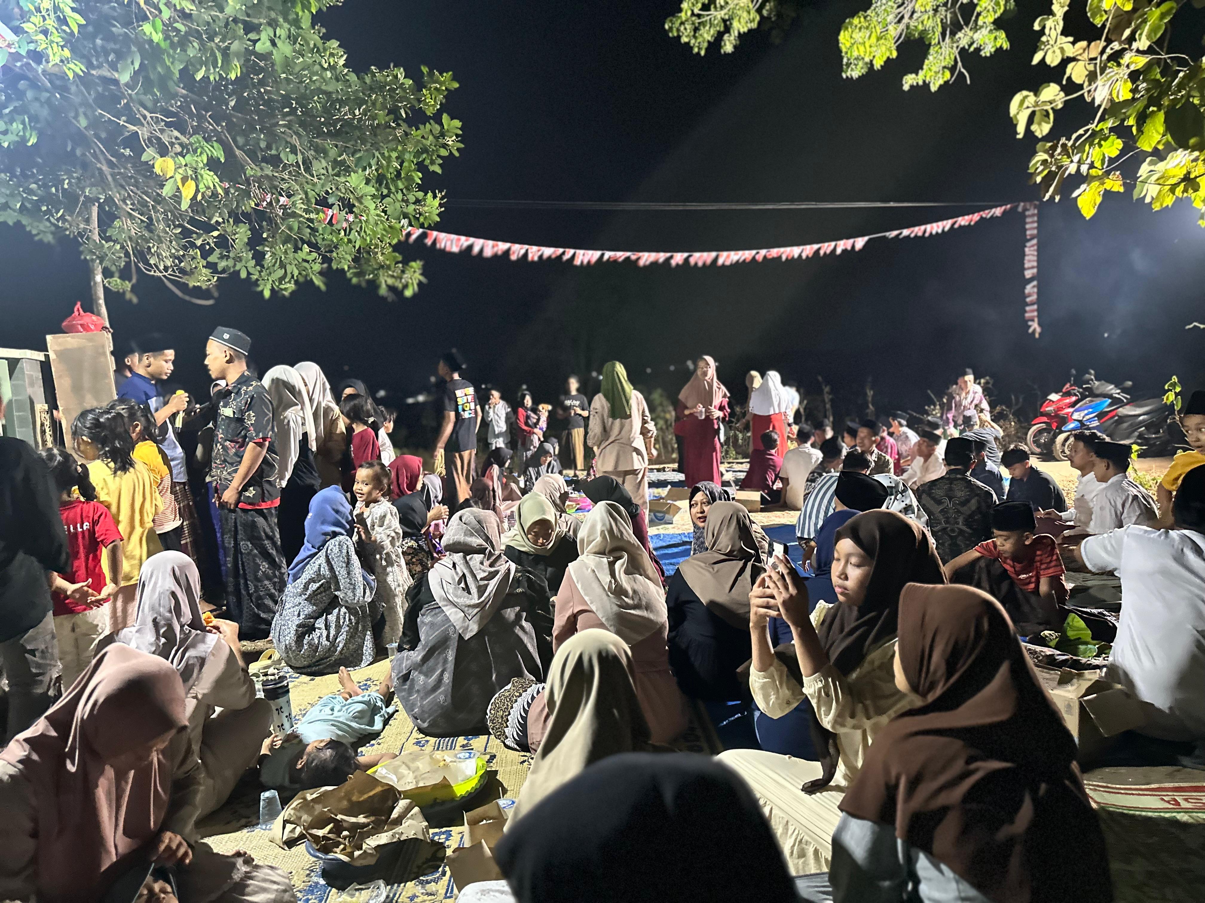 KKN XXI UNISNU Ikuti Tirakatan Bersama Warga Dukuh Samong Jelang HUT Kemerdekaan